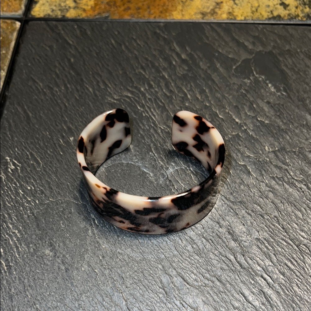 Tortoise Shell Patterned Bracelet - image 4
